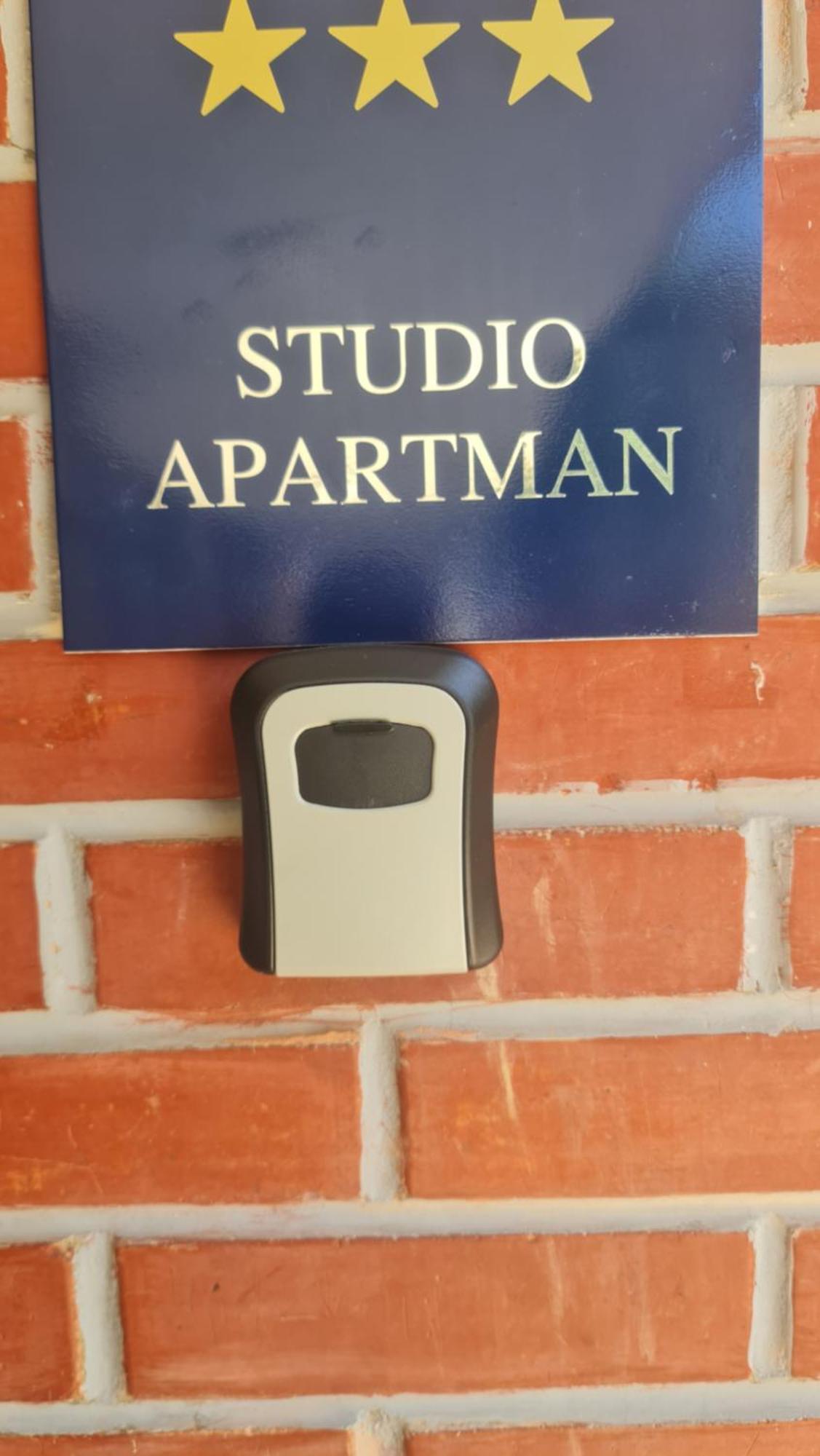 Studio Apartman Karler Karlovac Exterior foto